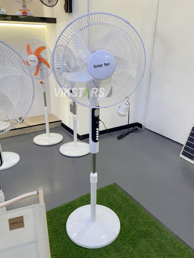 مروحة قائمة تعمل بالطاقة الشمسية مقاس 16 بوصة مع ضوء موفرة للطاقة للتخييم في الهواء الطلق والصيد 16